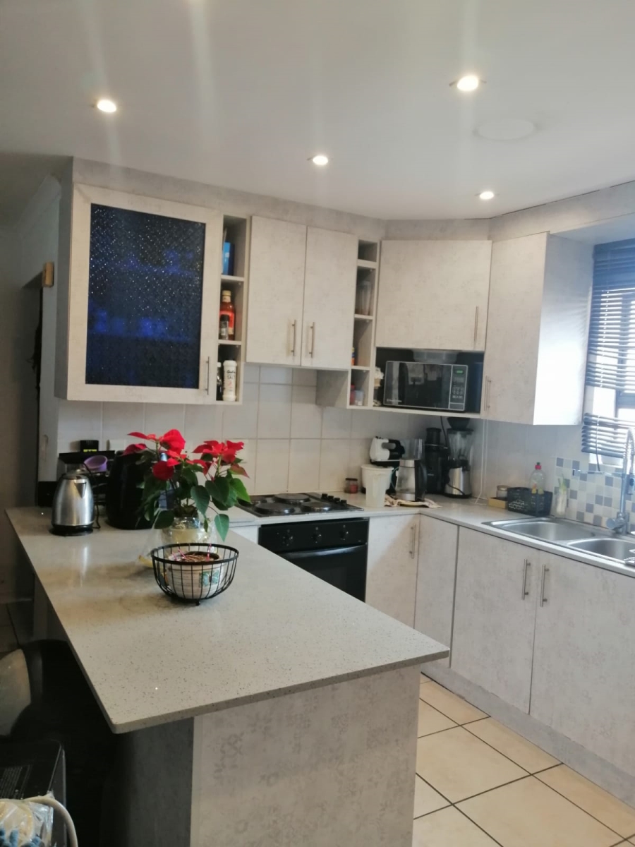 2 Bedroom Property for Sale in Sea Breeze Western Cape
